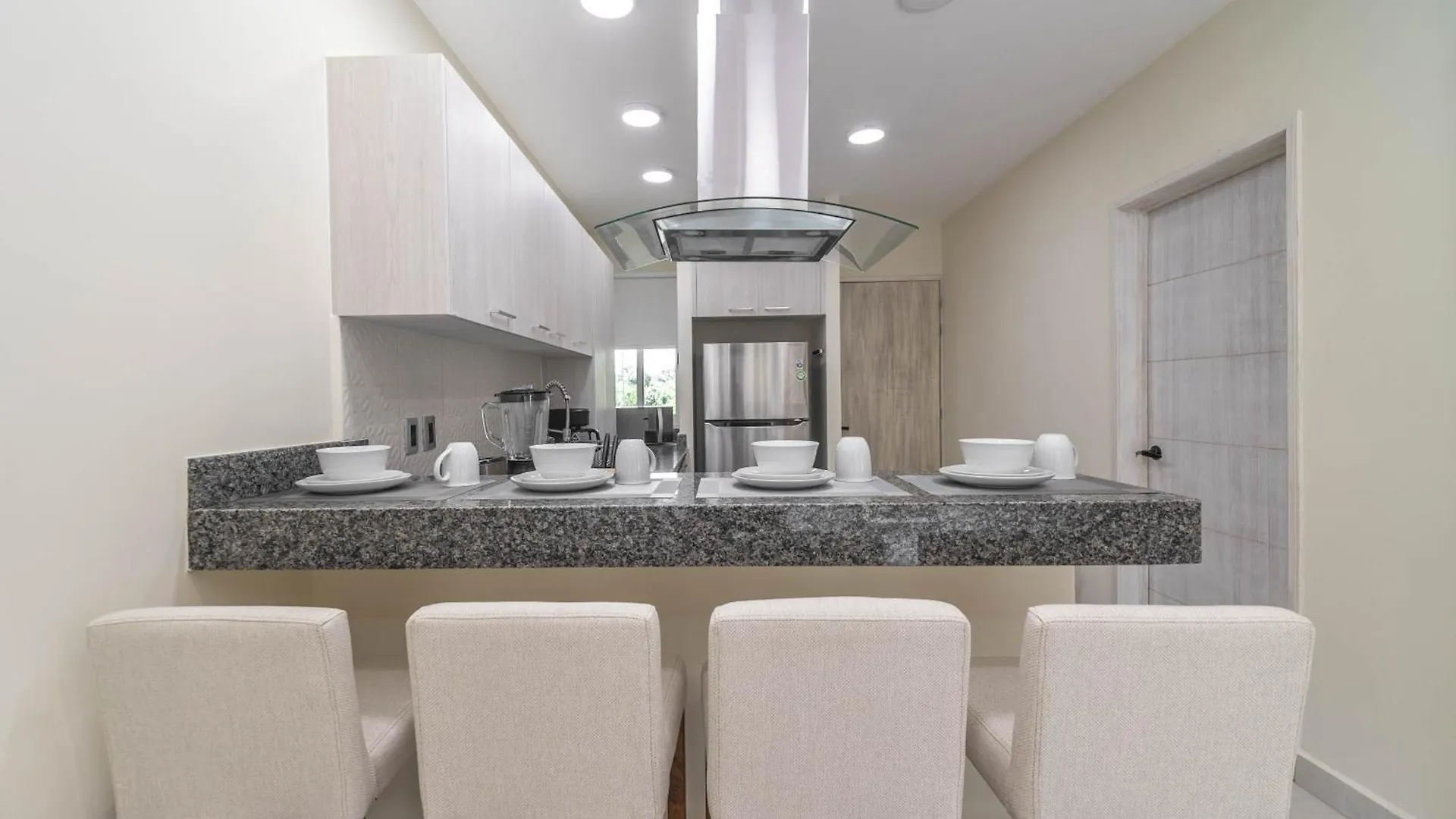 2 Bd Suite With Balcony, Rooftop Pool, Hot Tub, Gym #207 Playa del Carmen 0*,