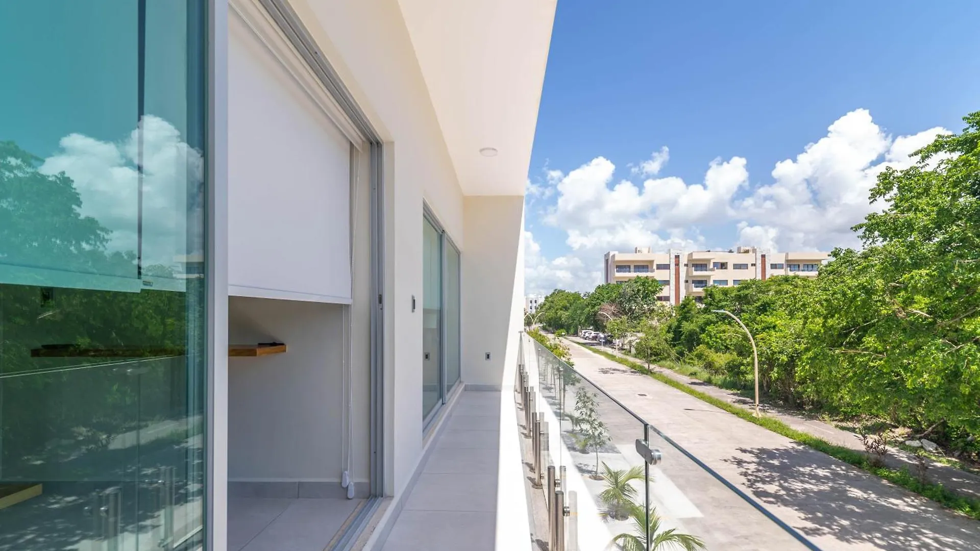 Holiday home 2 Bd Suite With Balcony, Rooftop Pool, Hot Tub, Gym #207 Playa del Carmen