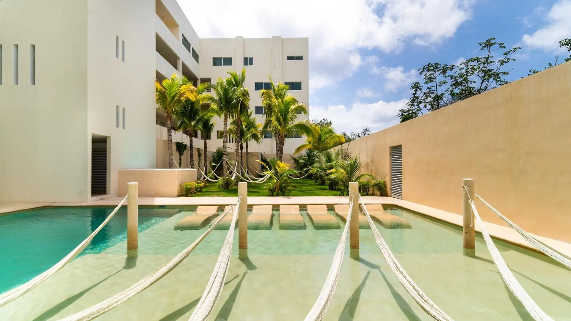 Holiday home 2 Bd Suite With Balcony, Rooftop Pool, Hot Tub, Gym #207 Playa del Carmen Mexico