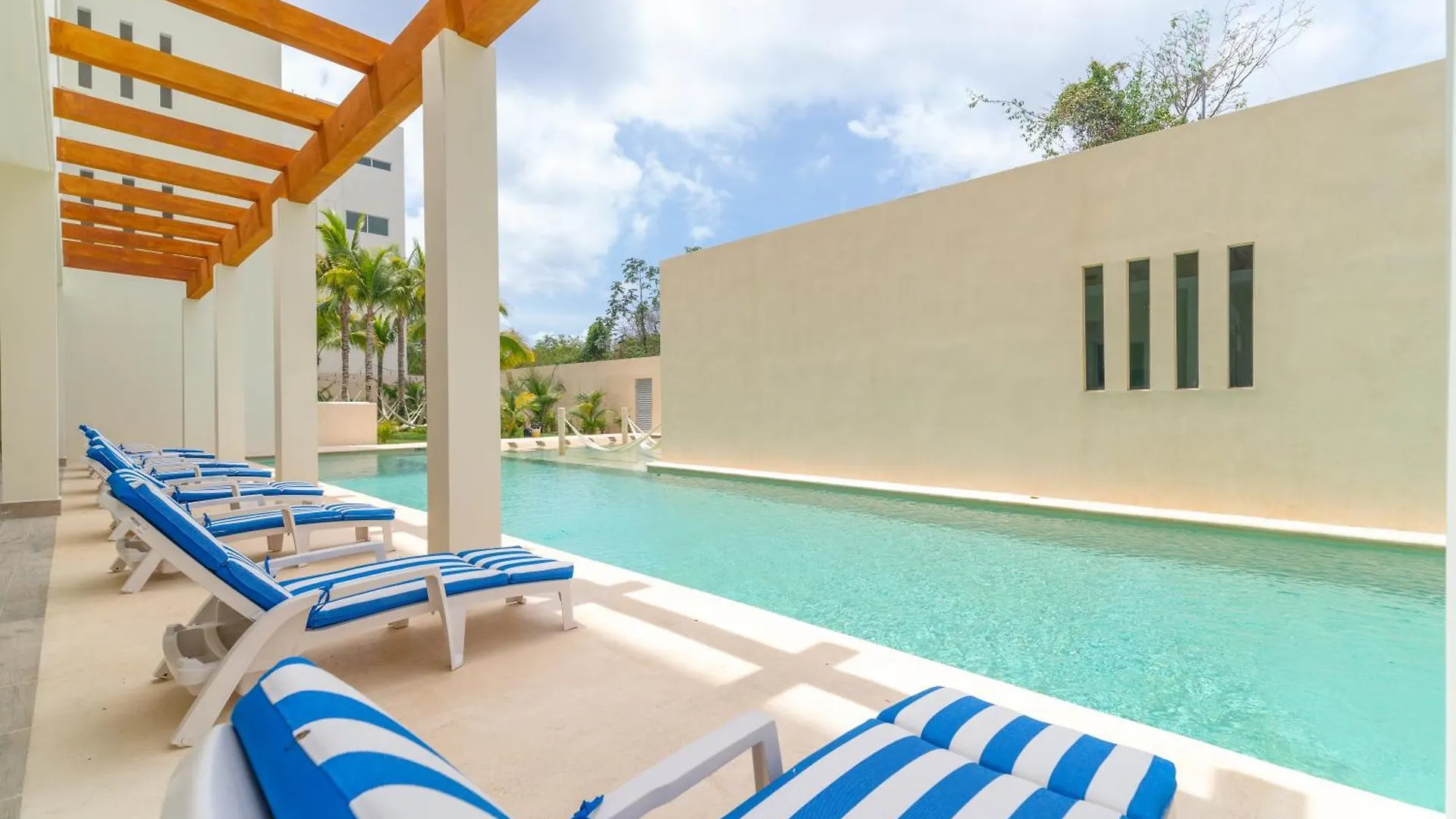 2 Bd Suite With Balcony, Rooftop Pool, Hot Tub, Gym #207 Playa del Carmen 0*,  Mexico