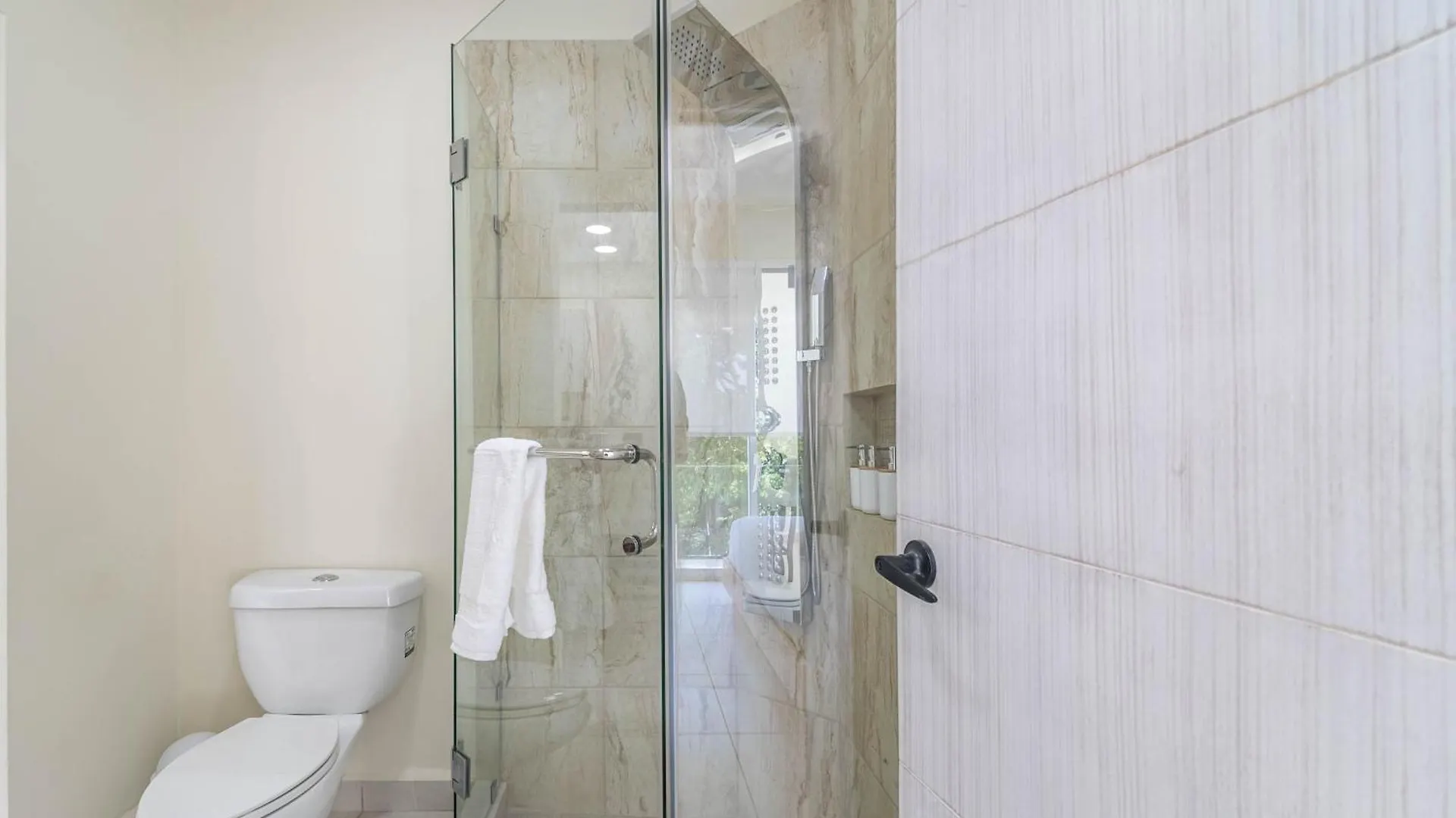Hébergement de vacances 2 Bd Suite With Balcony, Rooftop Pool, Hot Tub, Gym #207 Playa del Carmen