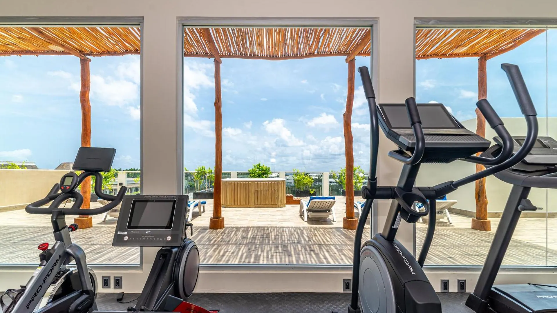 2 Bd Suite With Balcony, Rooftop Pool, Hot Tub, Gym #207 Playa del Carmen Mexique