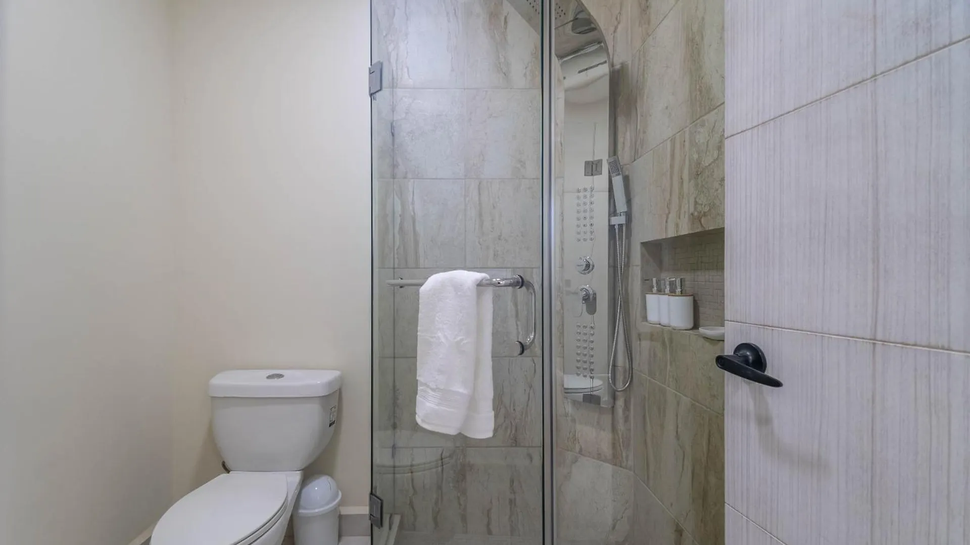 2 Bd Suite With Balcony, Rooftop Pool, Hot Tub, Gym #207 Playa del Carmen 0*,  Mexique
