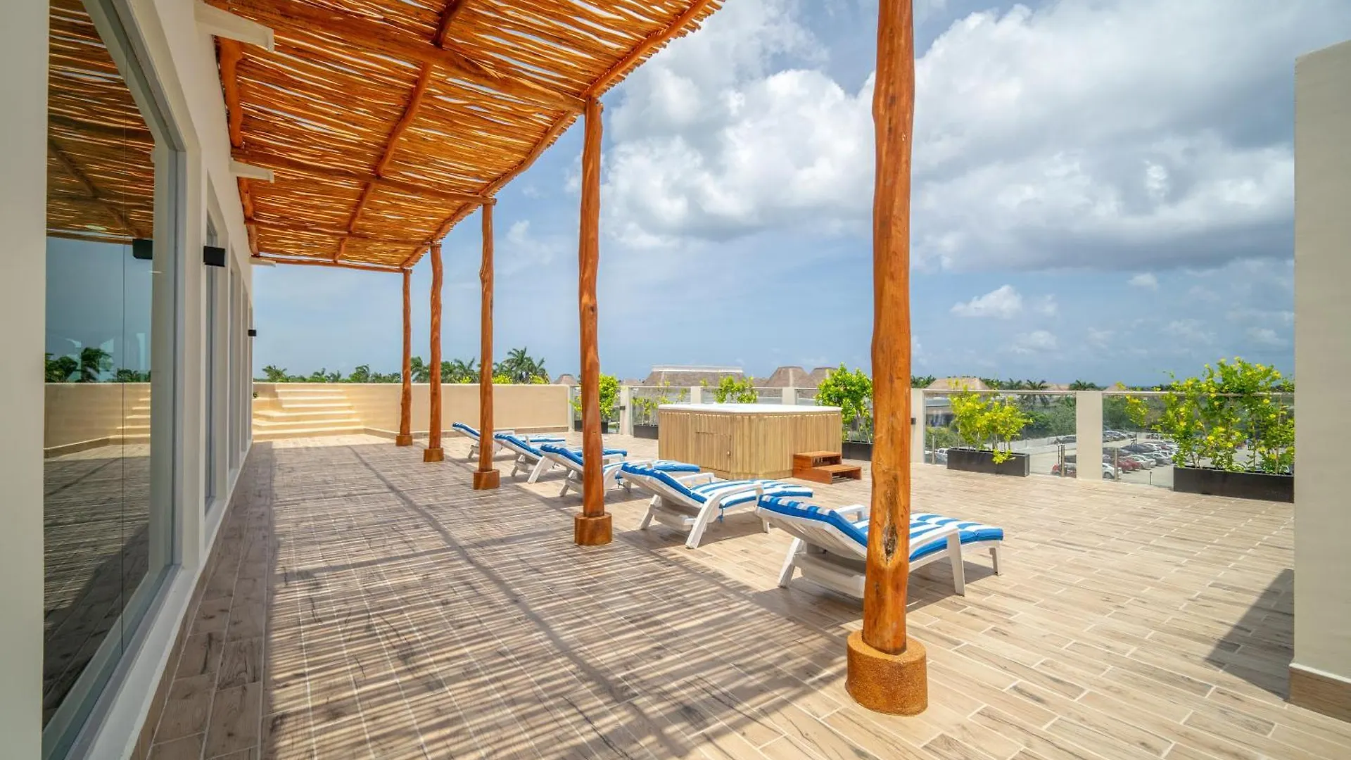 2 Bd Suite With Balcony, Rooftop Pool, Hot Tub, Gym #207 Playa del Carmen Hébergement de vacances
