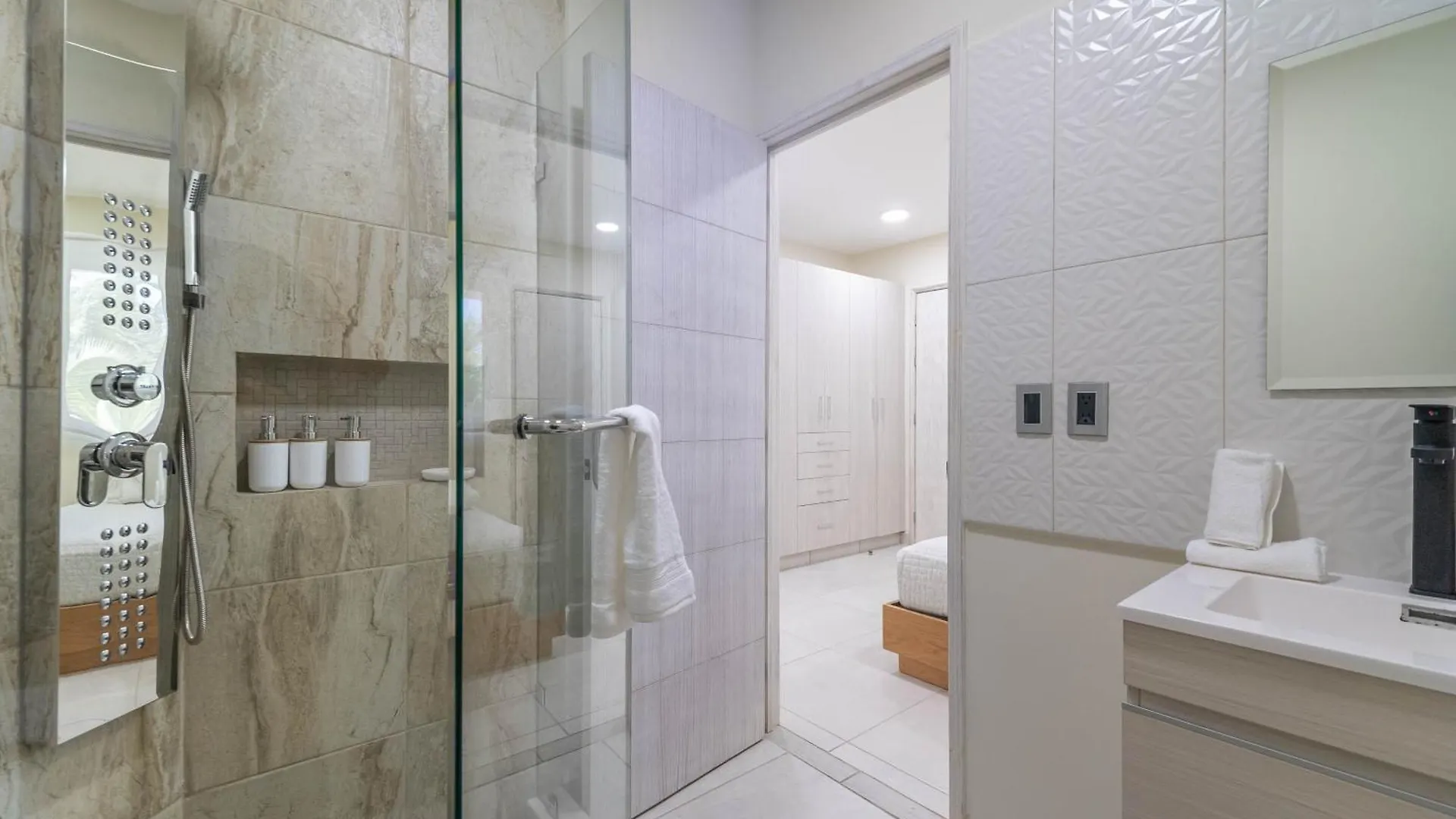 2 Bd Suite With Balcony, Rooftop Pool, Hot Tub, Gym #207 Playa del Carmen Mexique