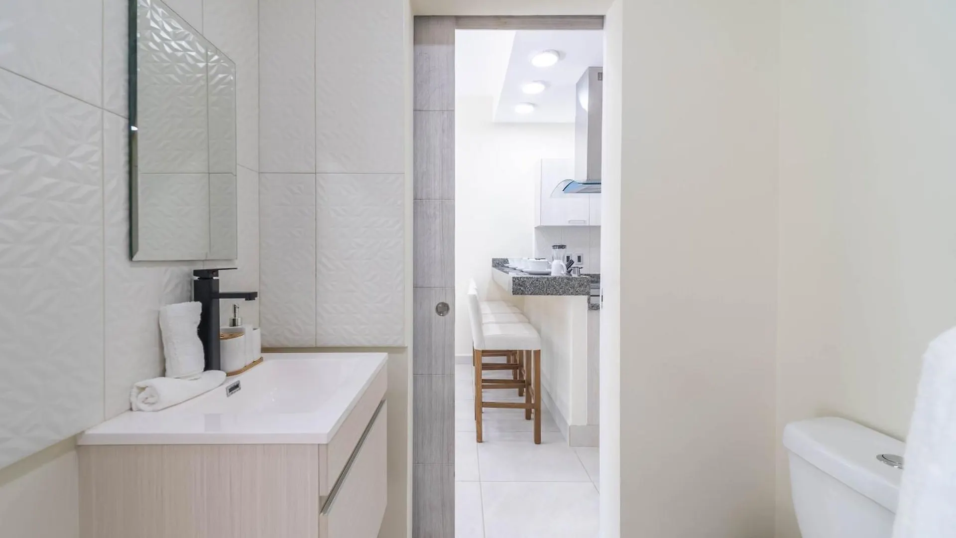 2 Bd Suite With Balcony, Rooftop Pool, Hot Tub, Gym #207 Playa del Carmen Hébergement de vacances